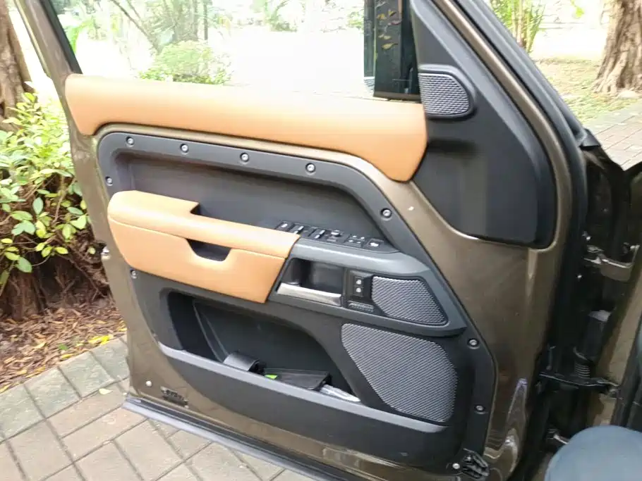 Land Rover Defender — миниатюра 7