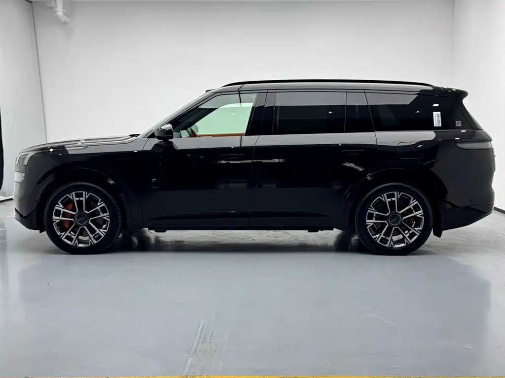 LYNK  & CO 900
