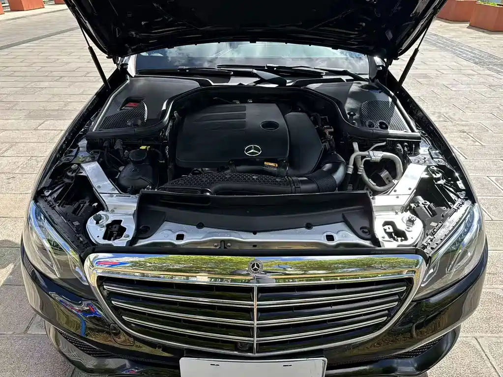 Mercedes-Benz E-Class — миниатюра 24