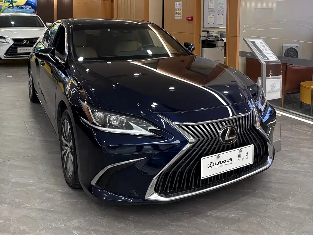 Lexus ES 2019