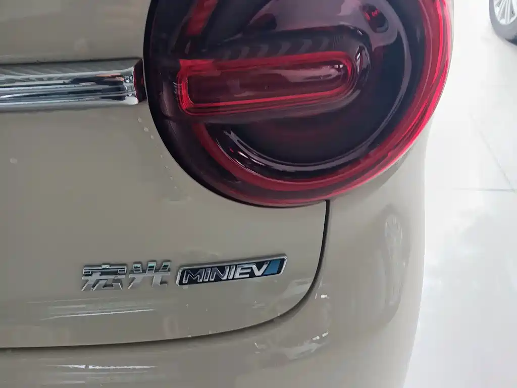 Wuling MINIEV — миниатюра 12