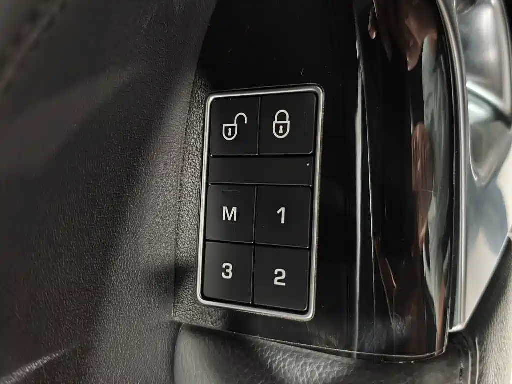 Land Rover Range Rover — миниатюра 16