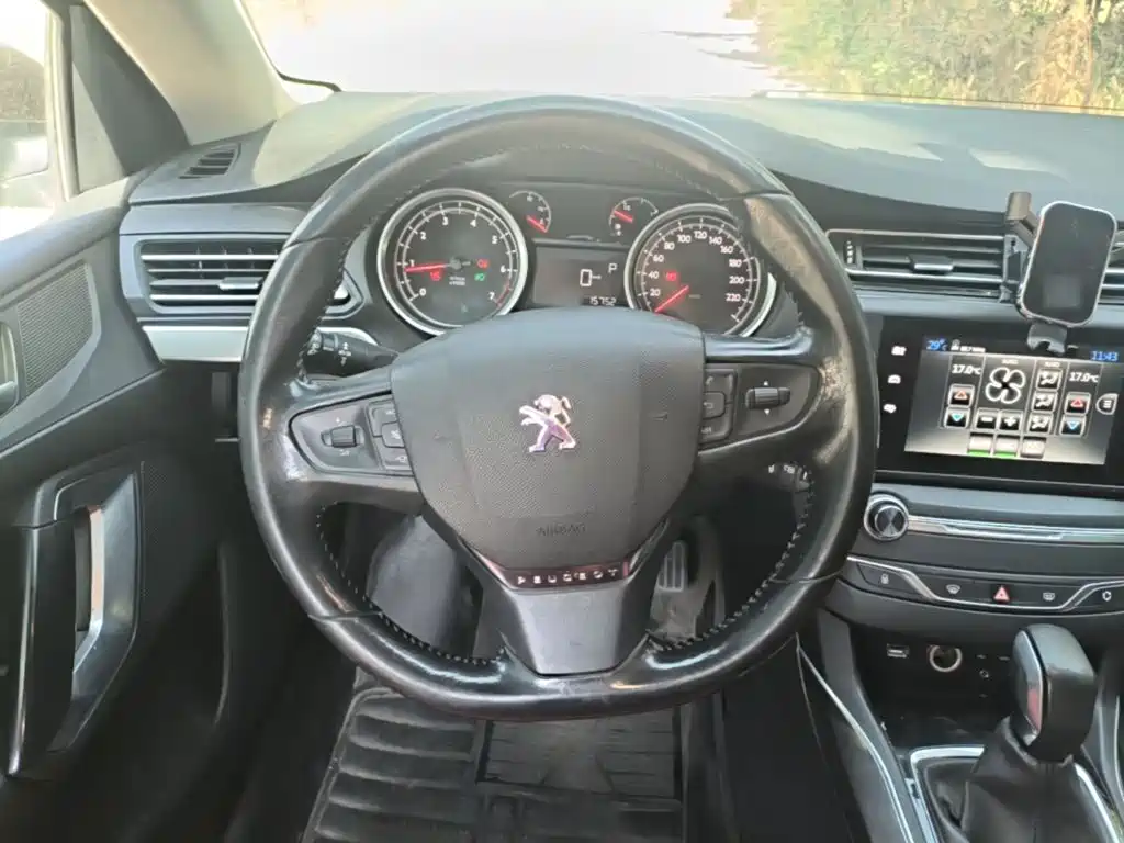 Peugeot 408 — миниатюра 11