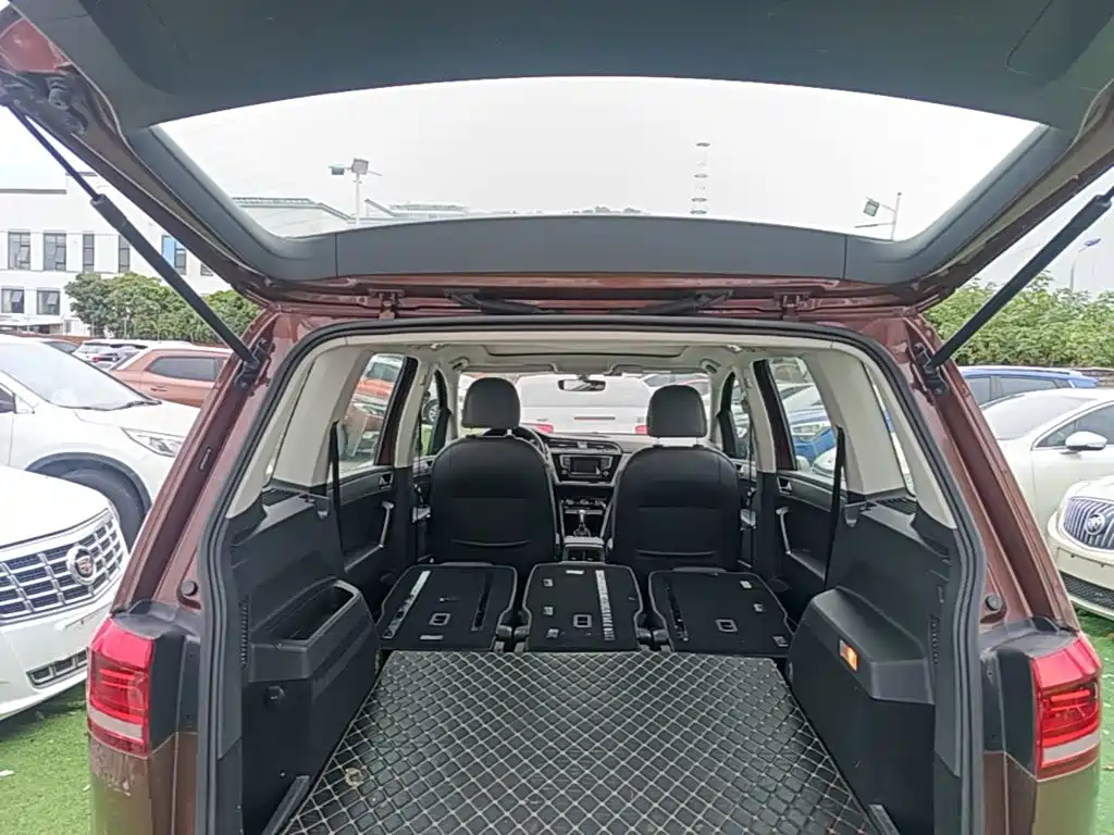 Volkswagen Touran — миниатюра 19