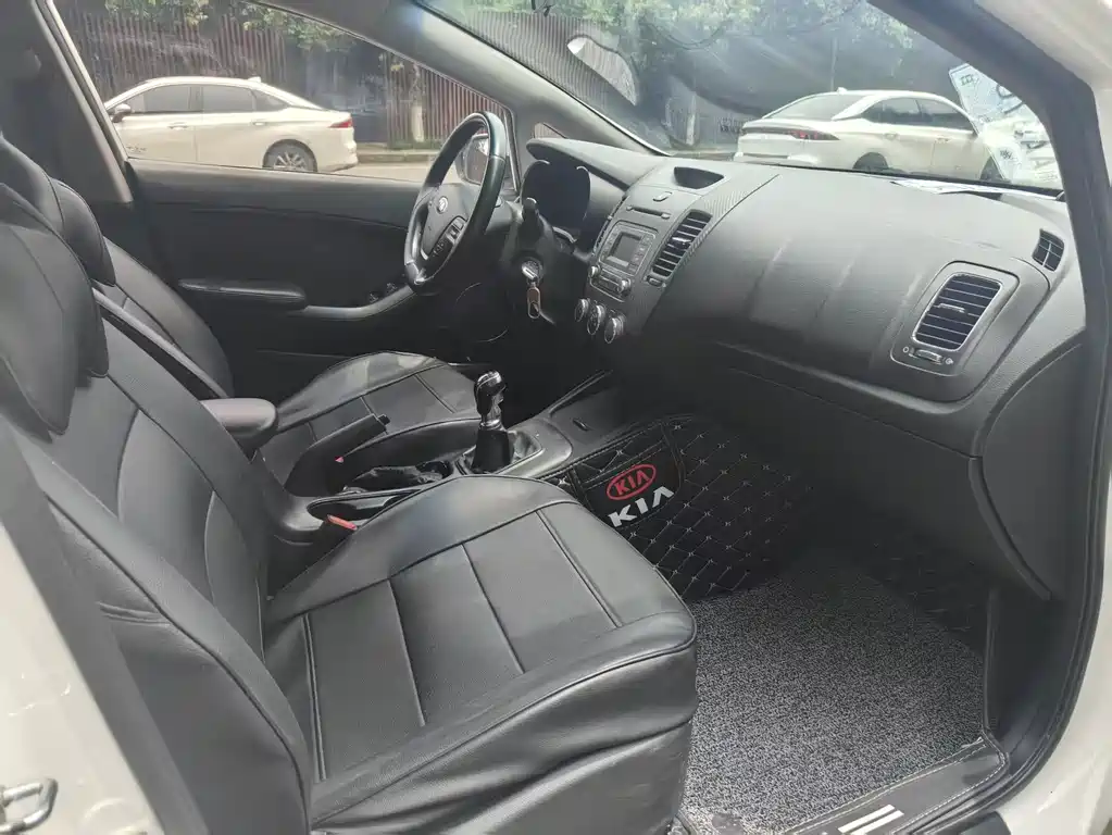 Kia K3 2013 1.6L MT GLS
