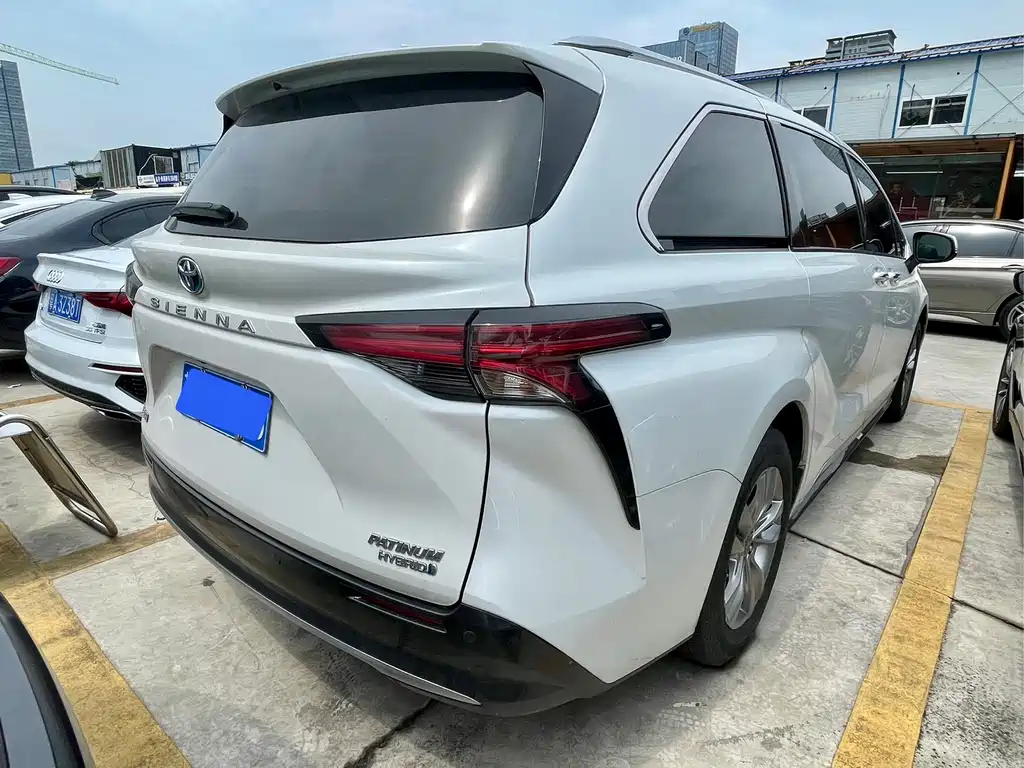 Toyota Sienna — миниатюра 3