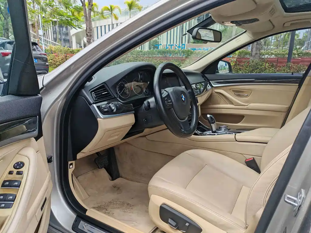 BMW 5 Series — миниатюра 9