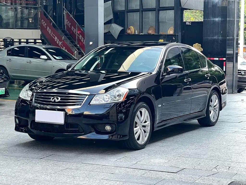 Купить Infiniti M