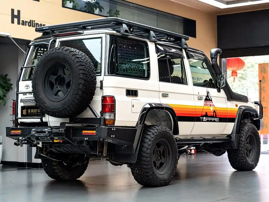 Toyota Land Cruiser LC76 2022 4.0L MT