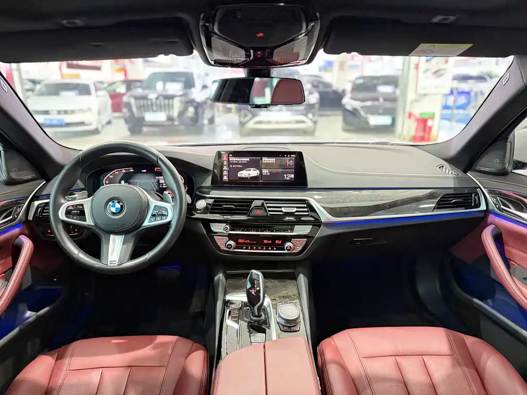 BMW 5 Series — миниатюра 11
