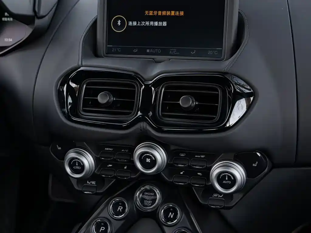 Aston Martin V8 Vantage — миниатюра 6