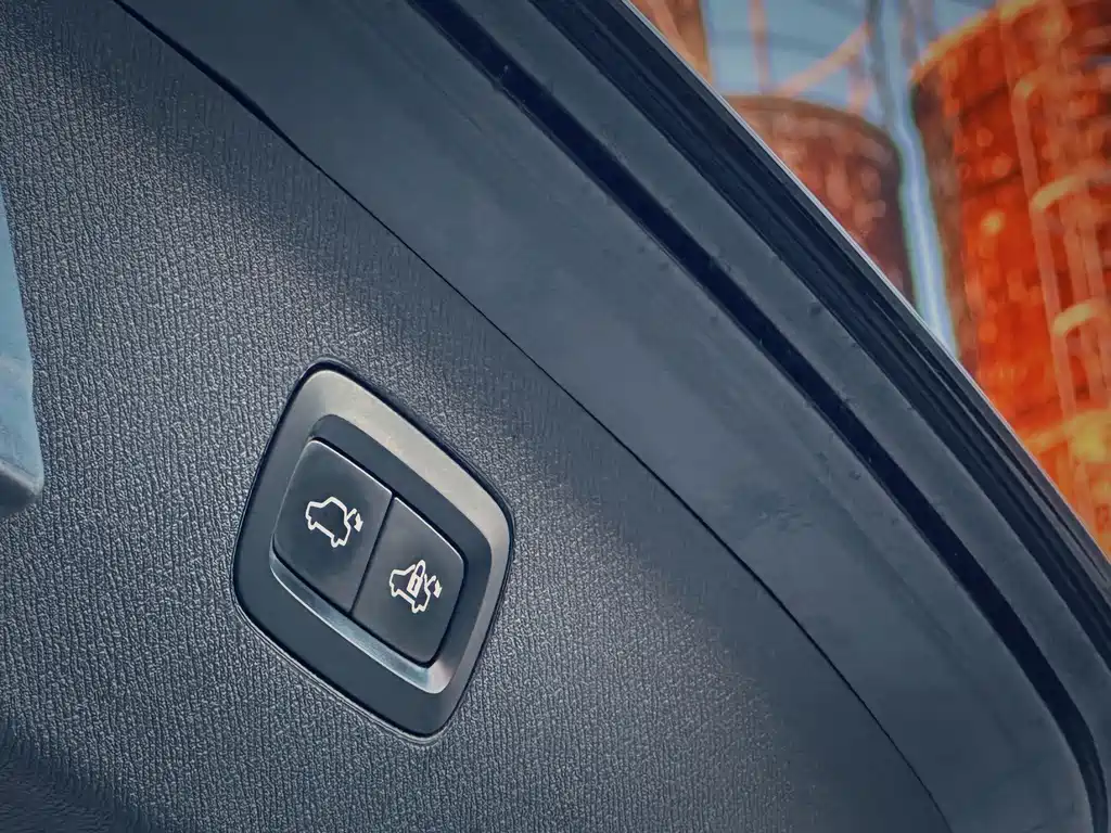 Volvo XC90 — миниатюра 20
