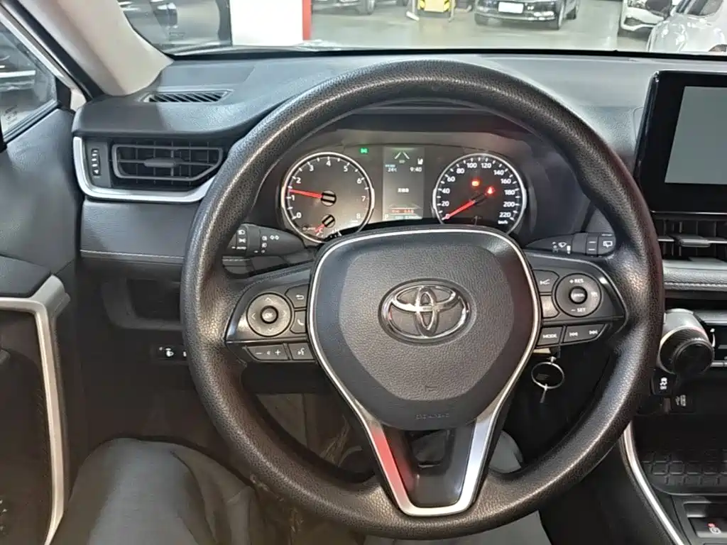 Toyota RAV4 — миниатюра 11