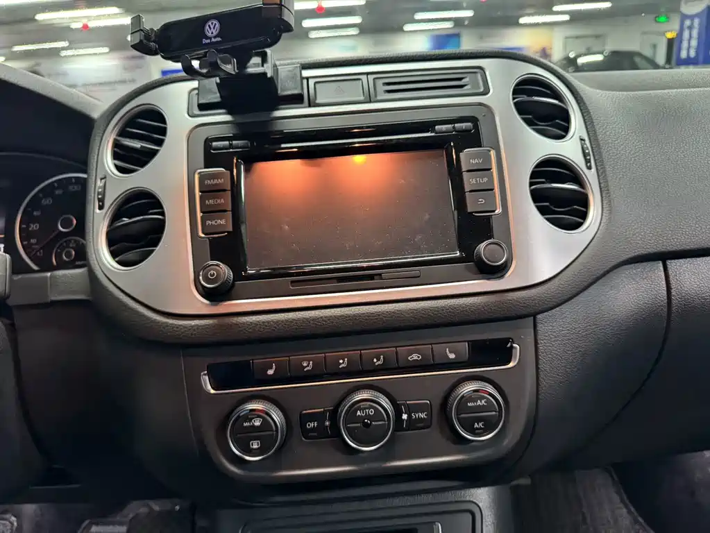 Volkswagen Tiguan — миниатюра 8