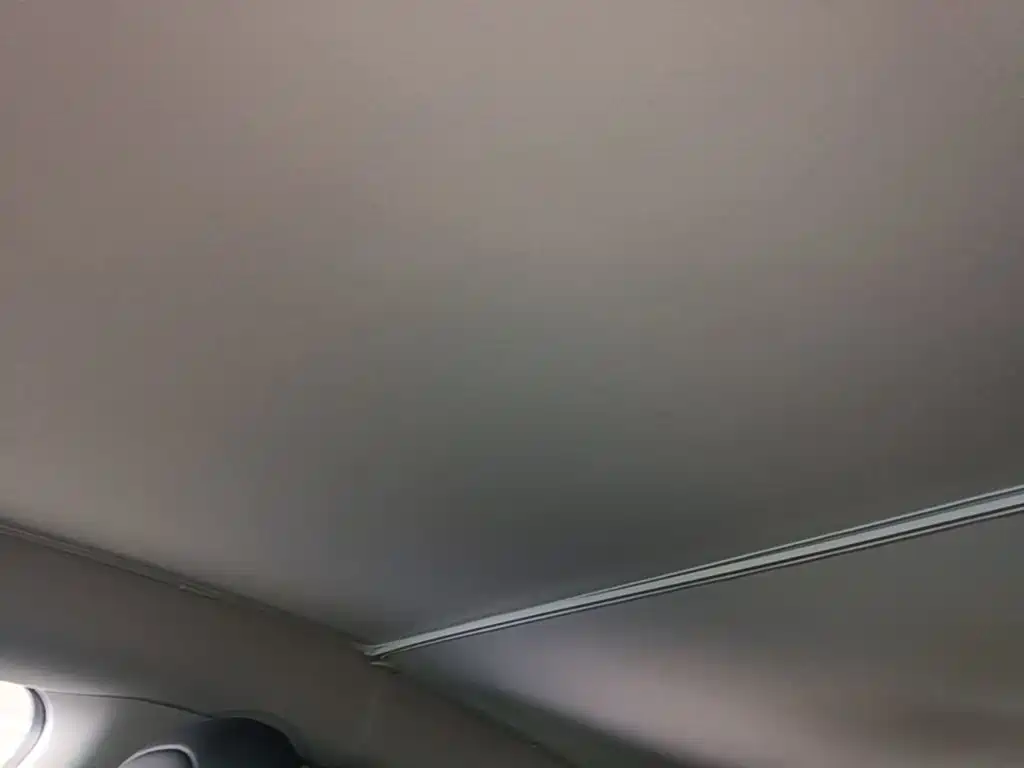 Tesla Model Y — миниатюра 18