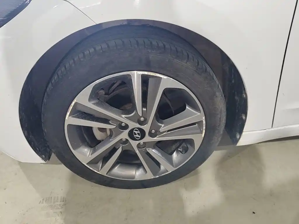 Hyundai Elantra — миниатюра 23