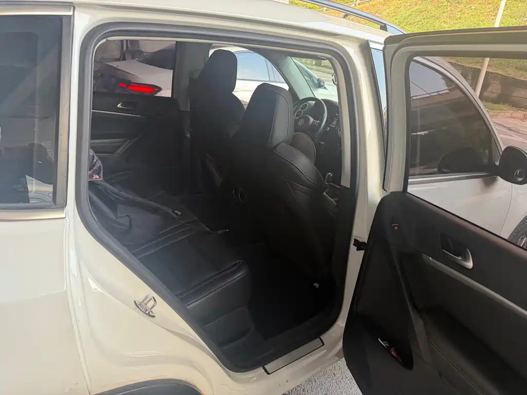 Volkswagen Tiguan — миниатюра 8