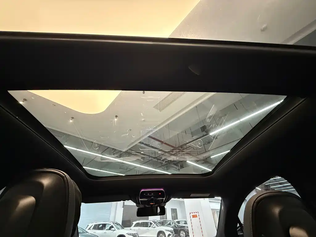 Mercedes-Benz EQE SUV — миниатюра 12