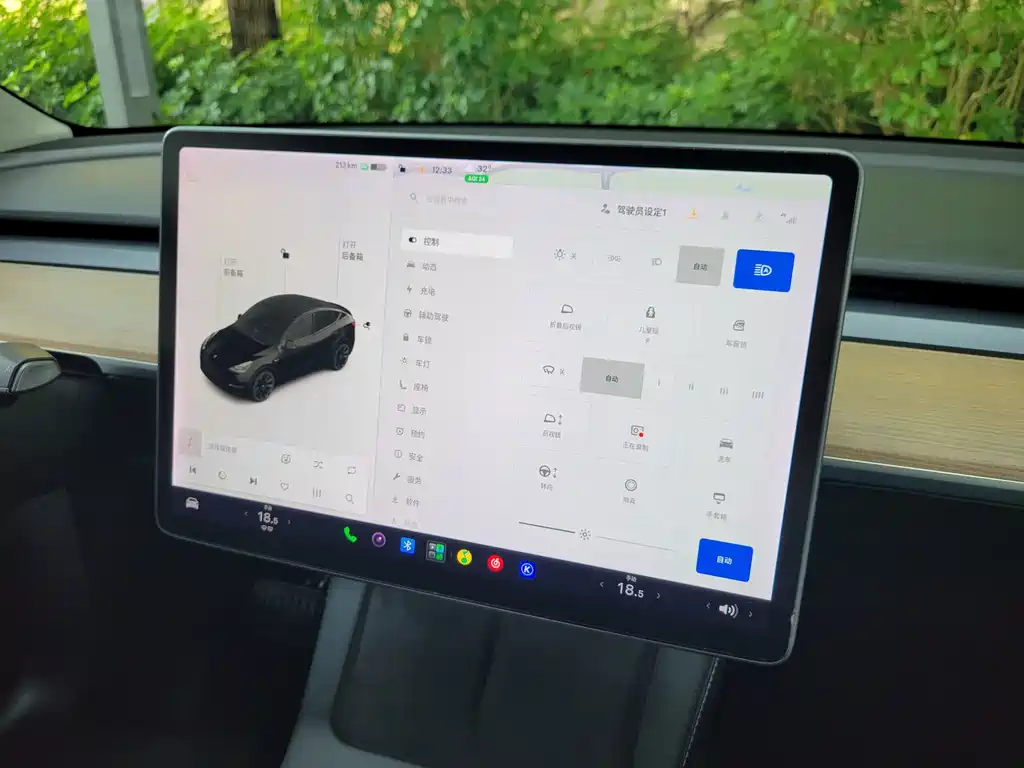 Tesla Model Y — миниатюра 22