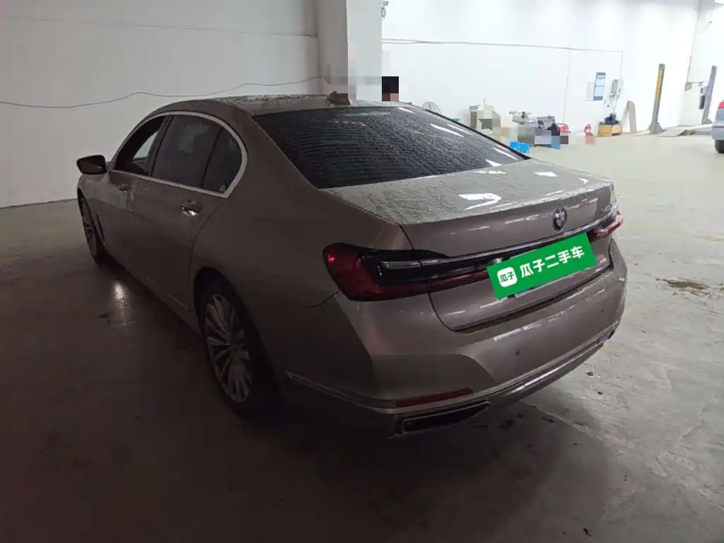 BMW 7 Series — миниатюра 5