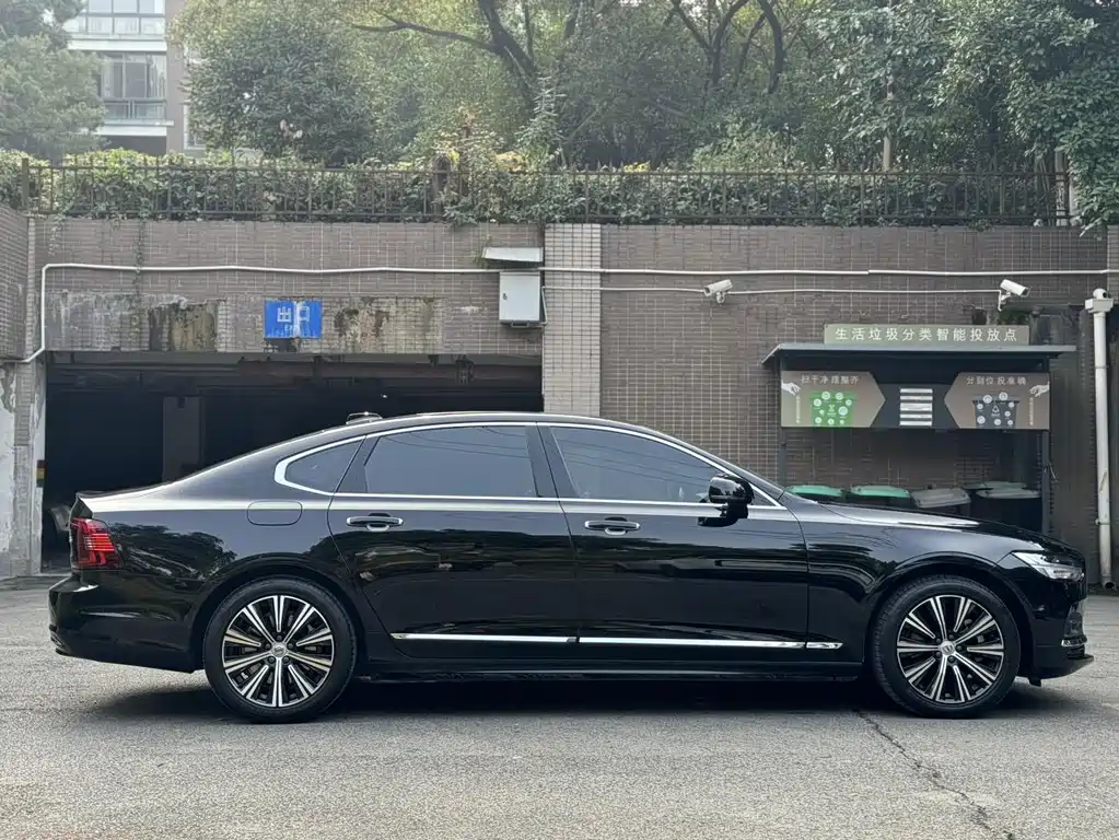 VOLVO S90