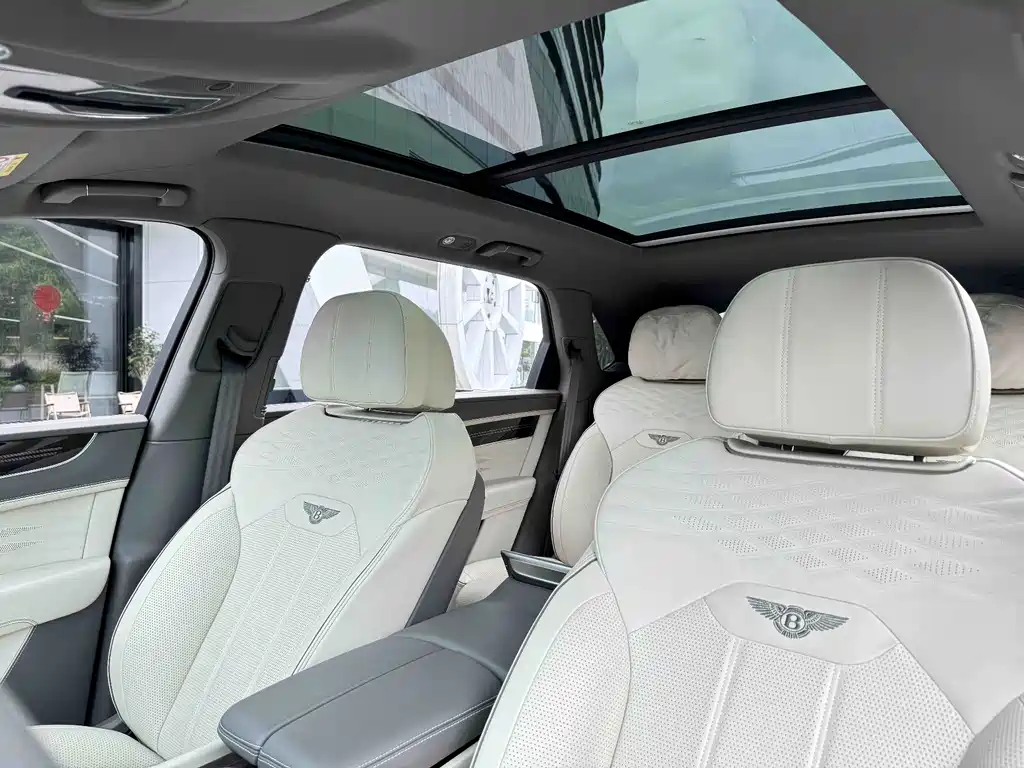 Bentley Bentayga — миниатюра 4