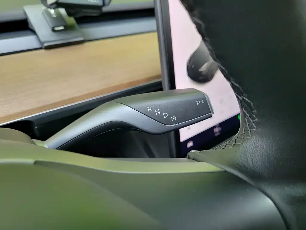 Tesla Model Y — миниатюра 23