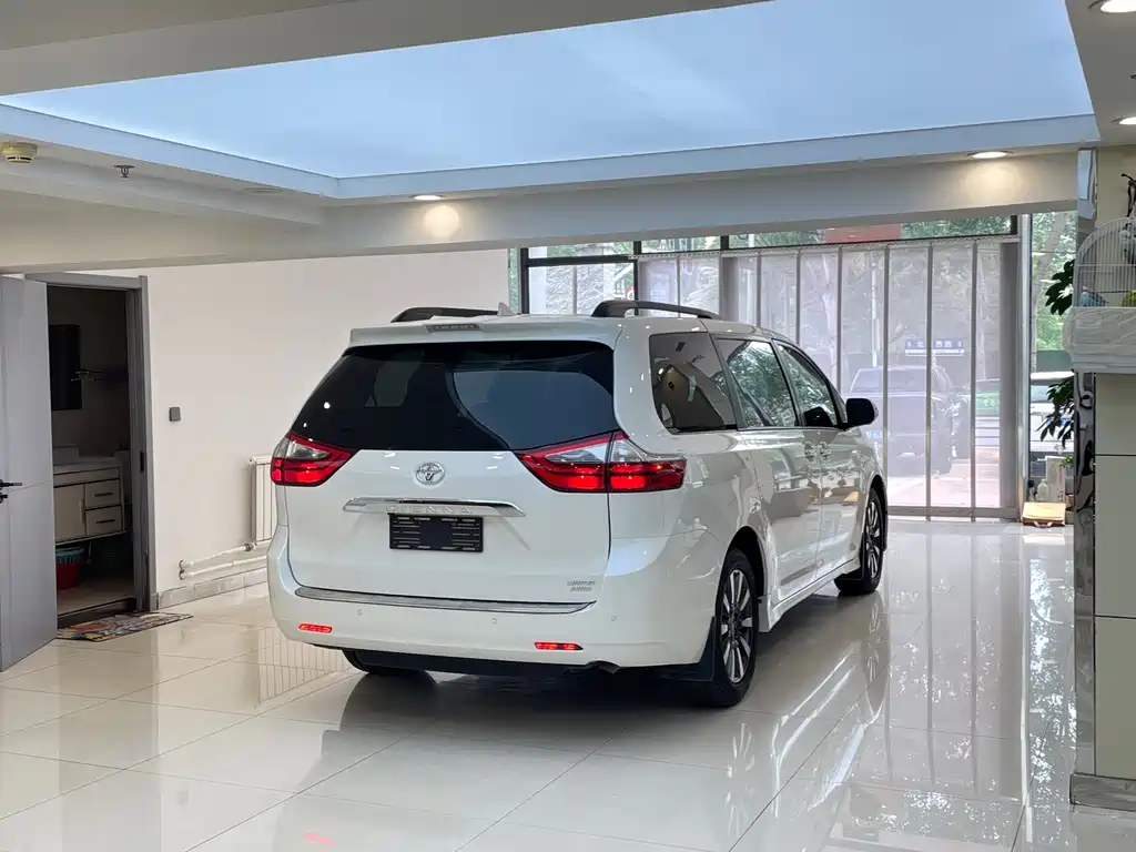 Toyota Sienna 2019 3.5L LTD