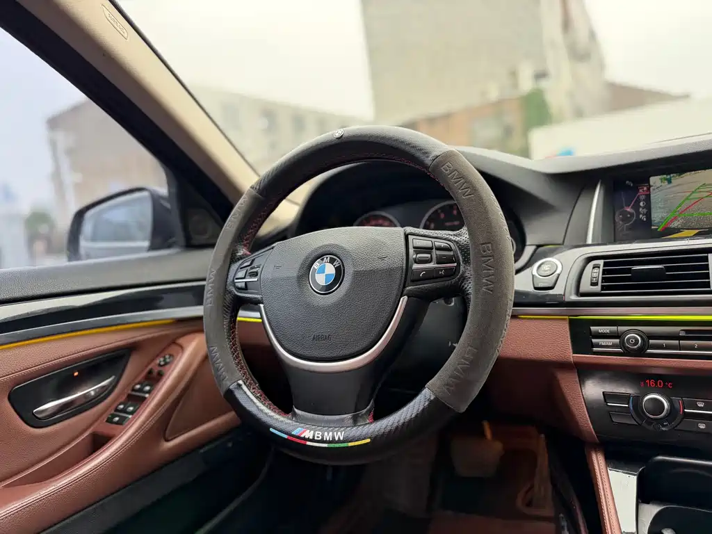 BMW 5 Series — миниатюра 9