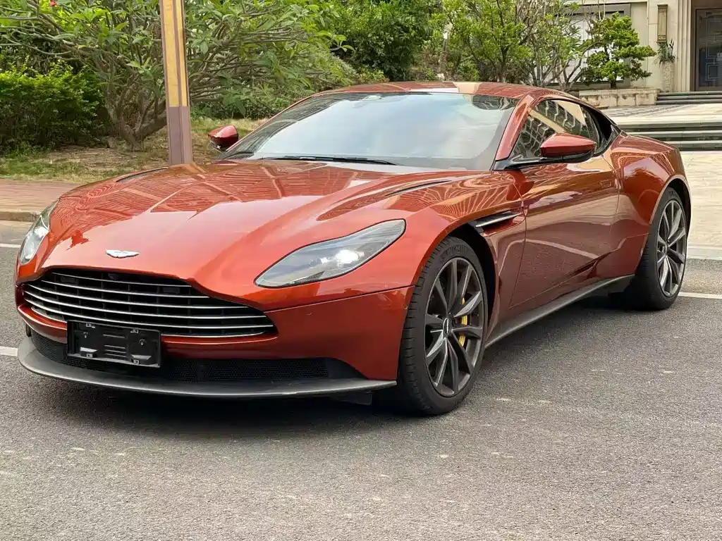 Aston Martin DB11 2020