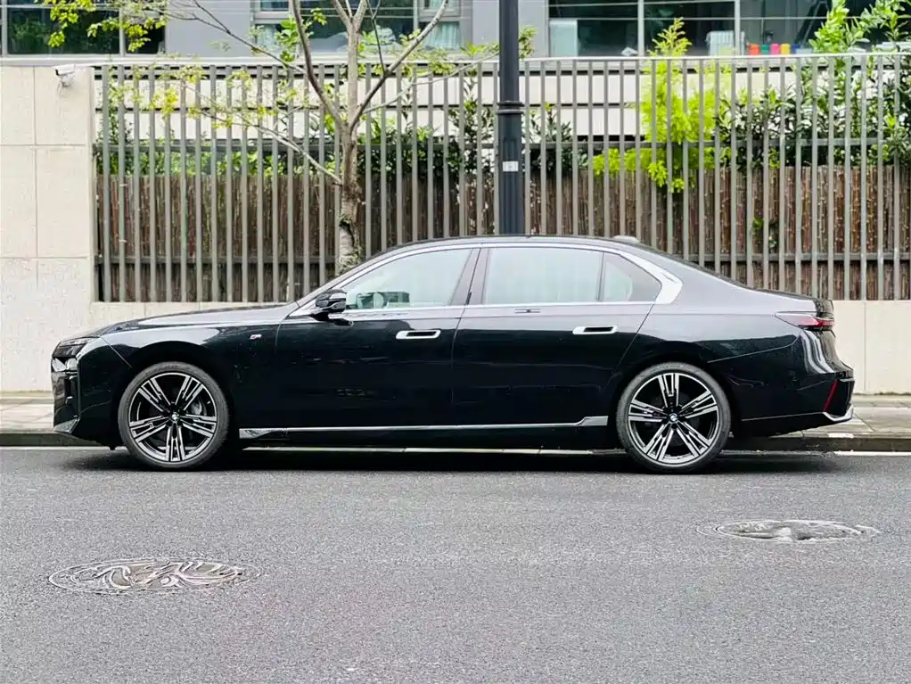 BMW 7 Series 7 2023 740Li Lead M Sport