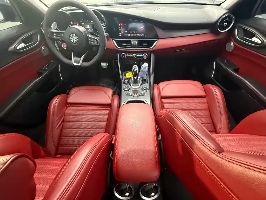 Alfa Romeo Giulia 2020 2.0T 280HP Luxury