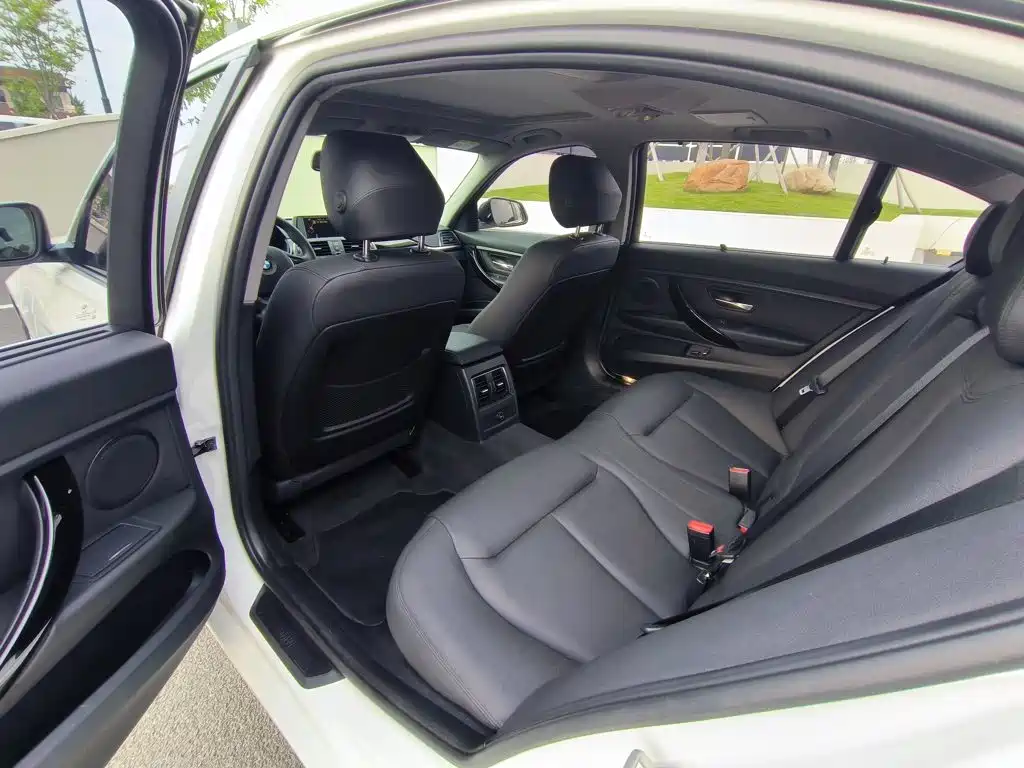 BMW 3 Series — миниатюра 10