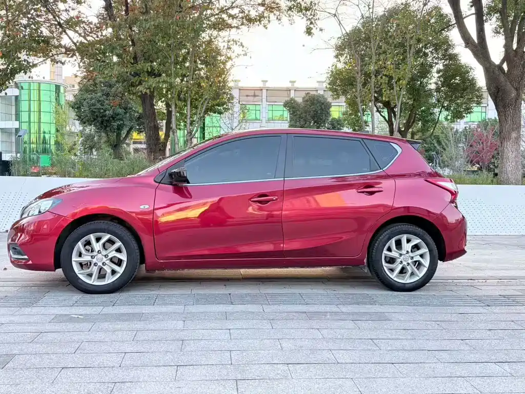 Nissan Tiida — миниатюра 3