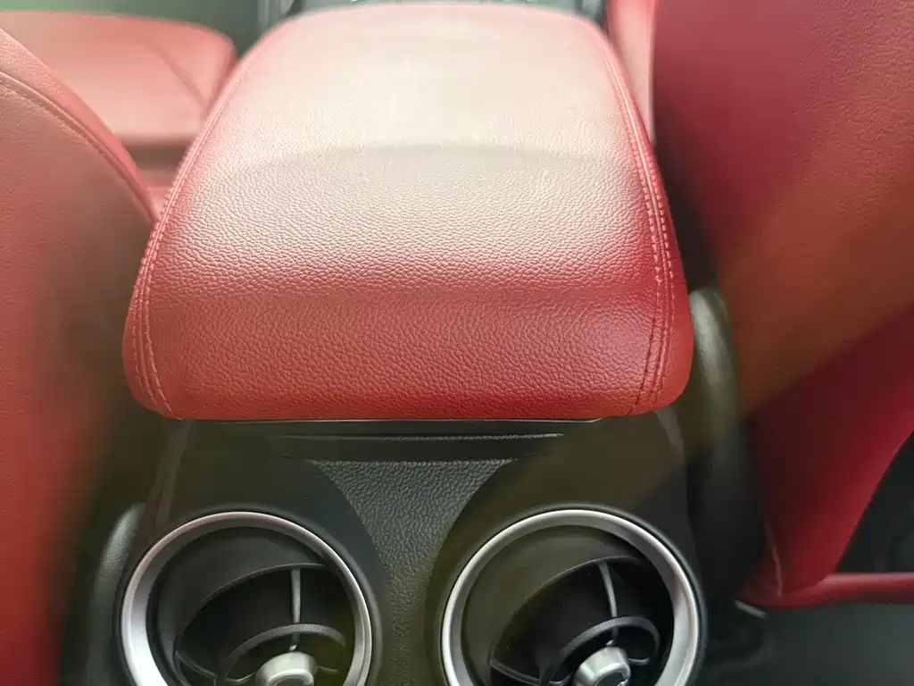 Alfa Romeo Giulia 2020 2.0T 280HP Luxury