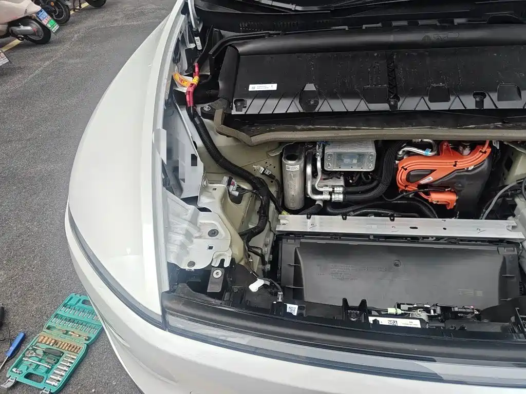 Tesla Model Y — миниатюра 20