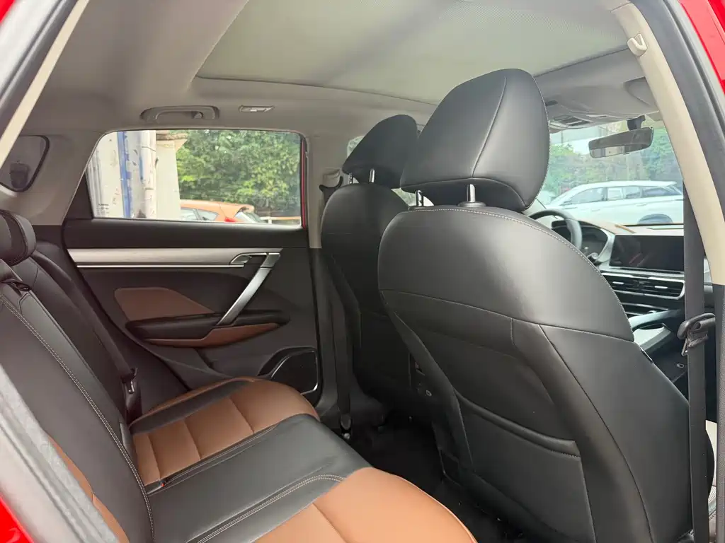 Geely Binyue — миниатюра 8