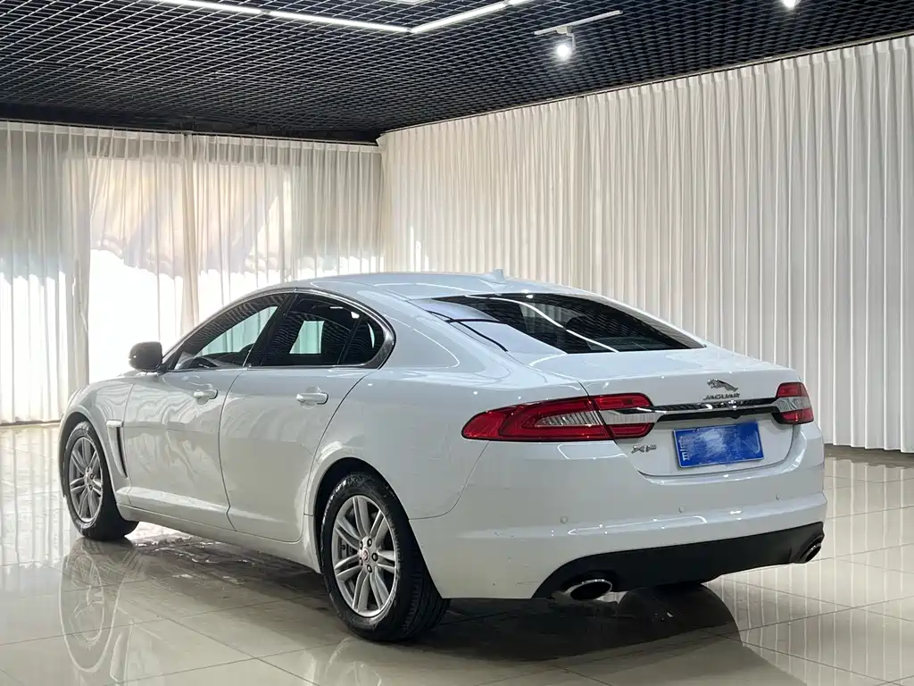 Jaguar XF — миниатюра 6