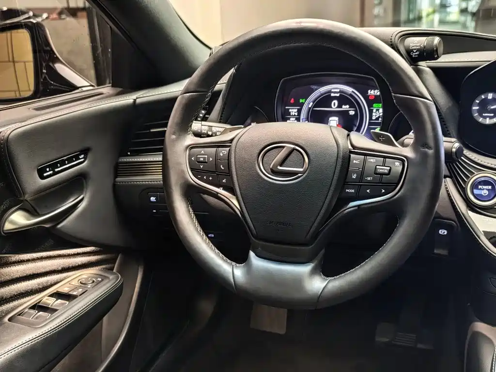 Lexus LS 2021 — фото 14