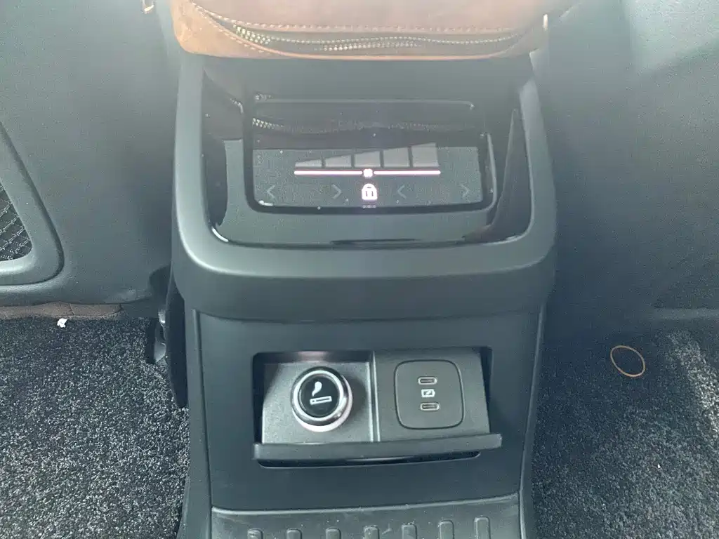 Volvo S90 PHEV — миниатюра 15