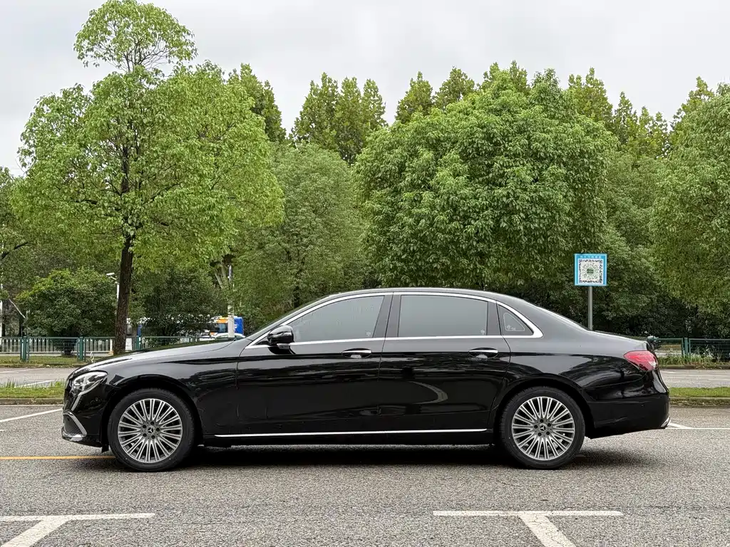 Mercedes-Benz E-Class — миниатюра 7