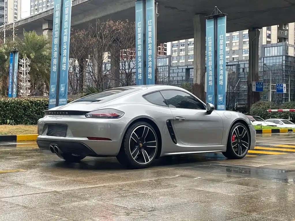 Porsche 718 2018 Cayman 2.0T