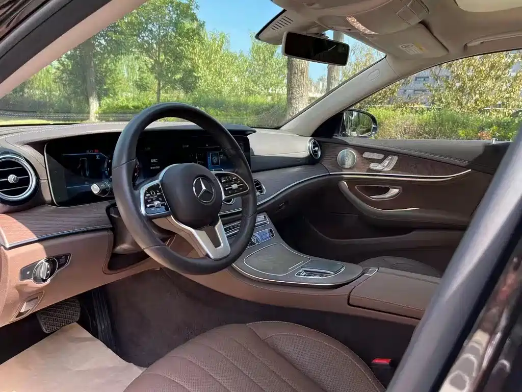Mercedes-Benz E-Class — миниатюра 4