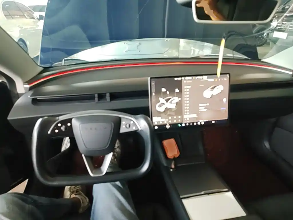 Tesla Model 3 — миниатюра 10