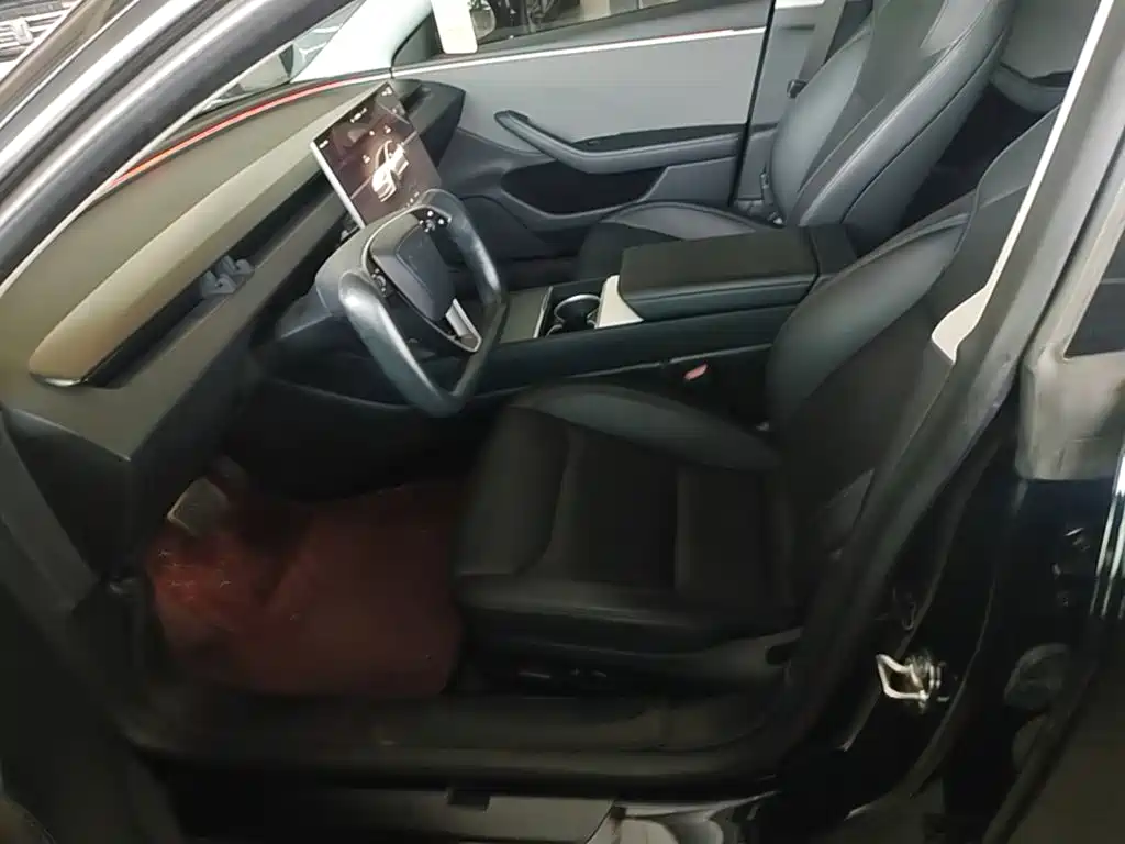Tesla Model 3 — миниатюра 15