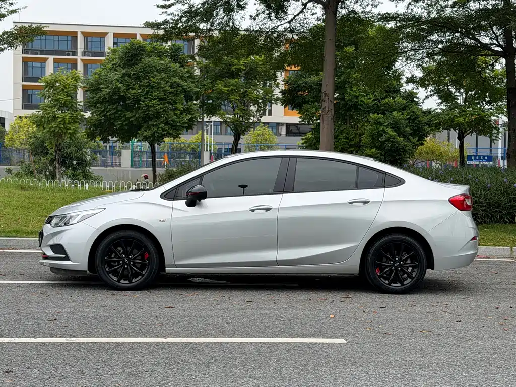 Chevrolet Cruze — миниатюра 9