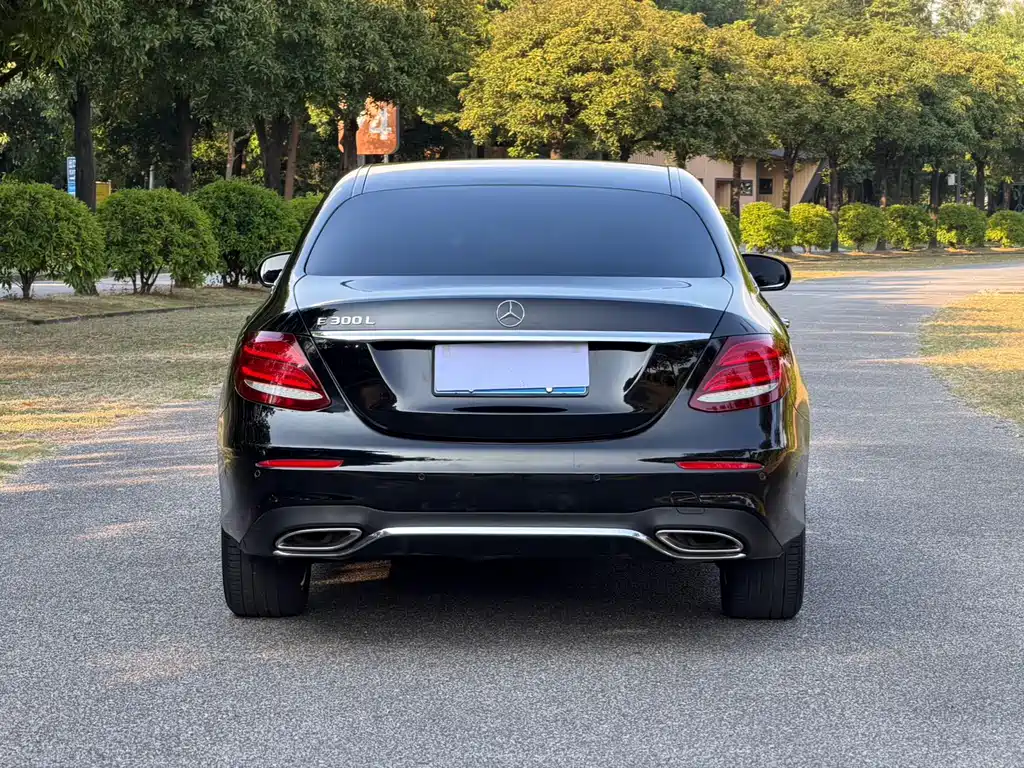 Mercedes-Benz E-Class — миниатюра 6