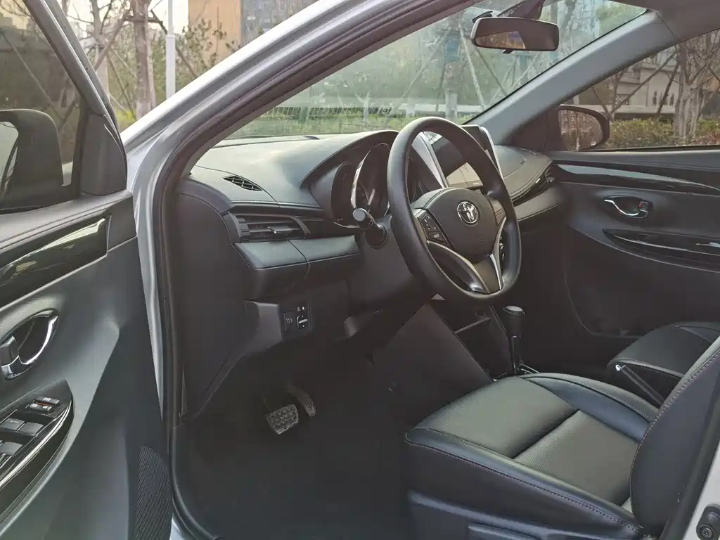 TOYOTA YARIS L ZHIXUAN