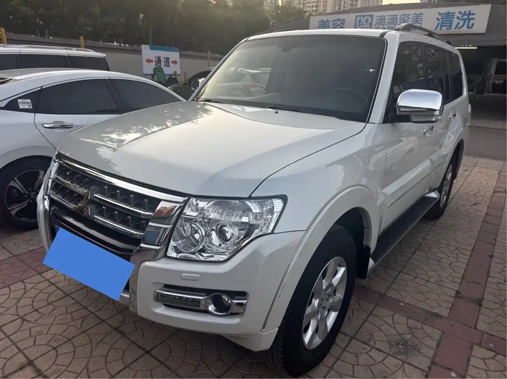 Mitsubishi Pajero (Import) 2017