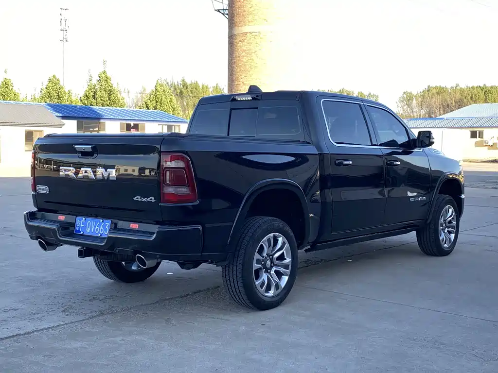Ram Trucks 2024 5.7L AT